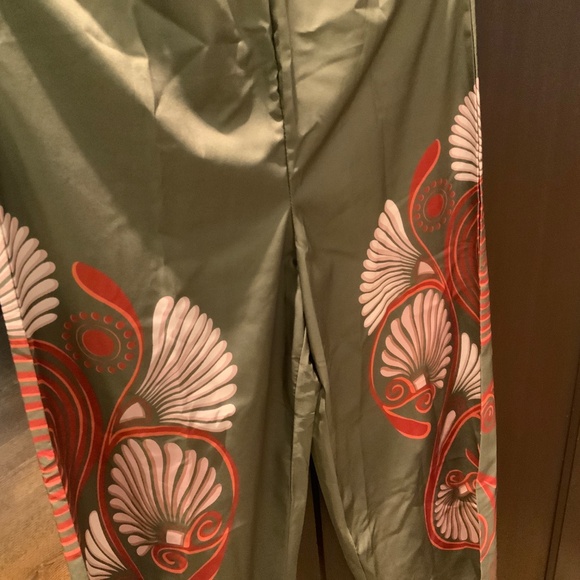 Polyester lounge pants with matching top - Picture 2 of 4